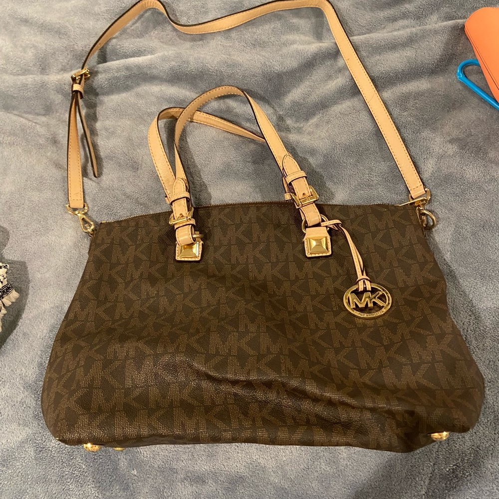 Michael Kors bag. Good condition.